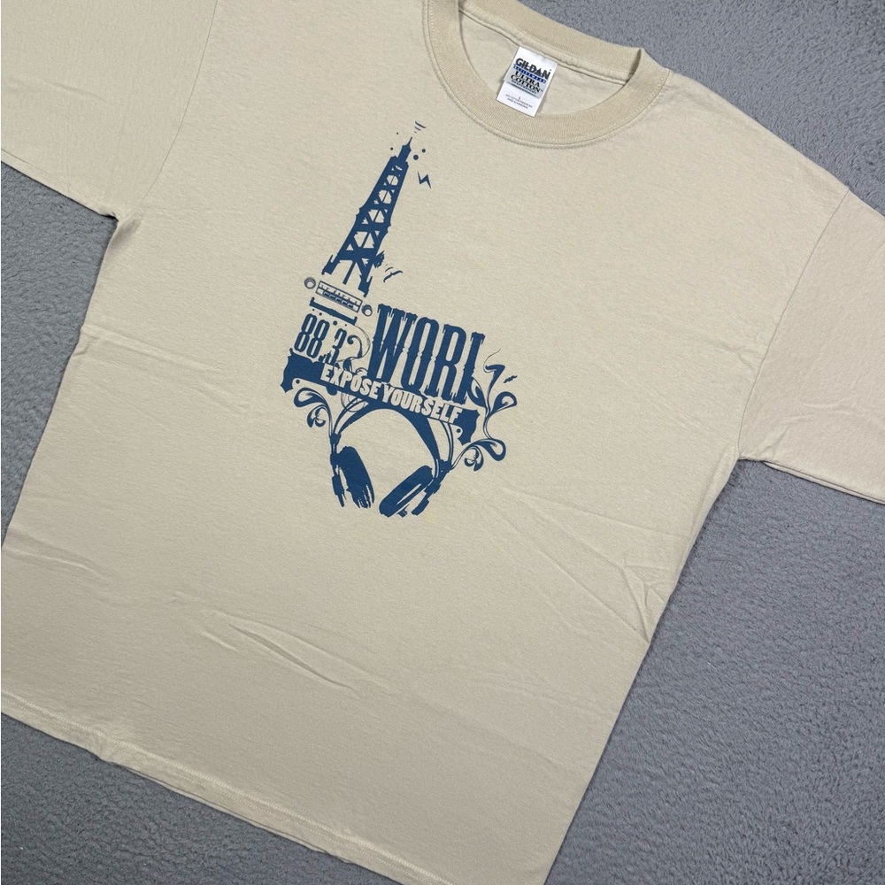 Vintage y2k 88.3 radio station T-shirt